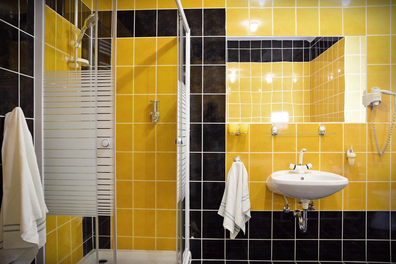 Pension Yellow Тімішоара Екстер'єр фото