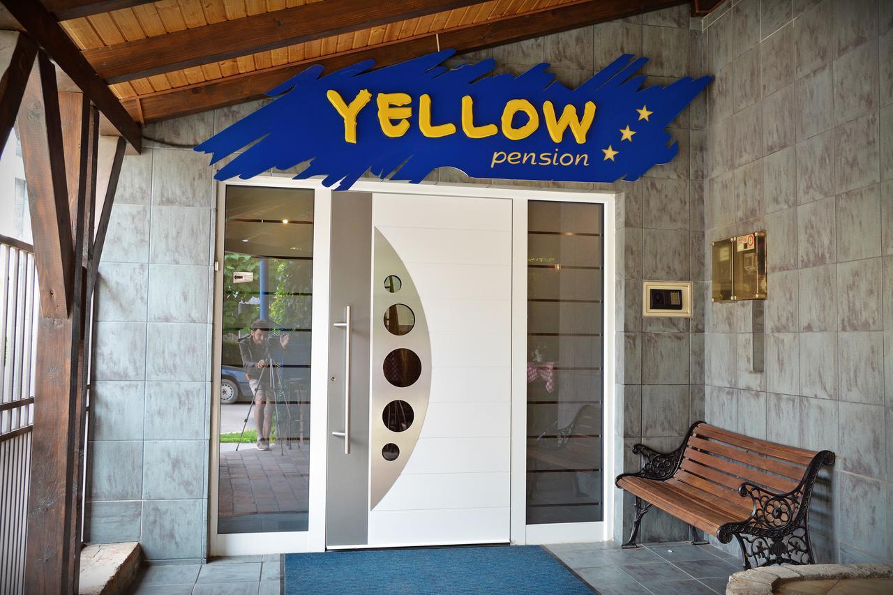 Pension Yellow Тімішоара Екстер'єр фото