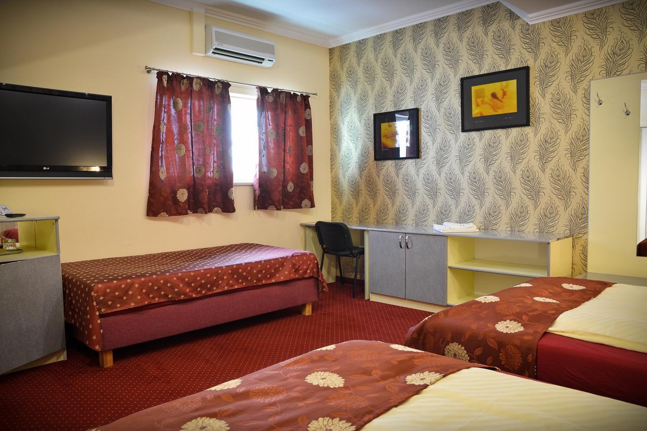 Pension Yellow Тімішоара Екстер'єр фото